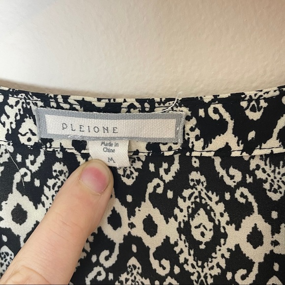 Pleione by Anthro Black and White Top Size Medium - Picture 3 of 4